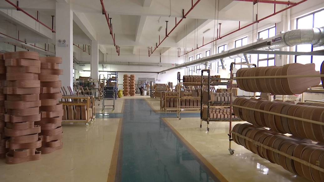 我市外貿(mào)企業(yè)生產(chǎn)忙 跑好新年“第一棒” 樂(lè)器及配件銷售